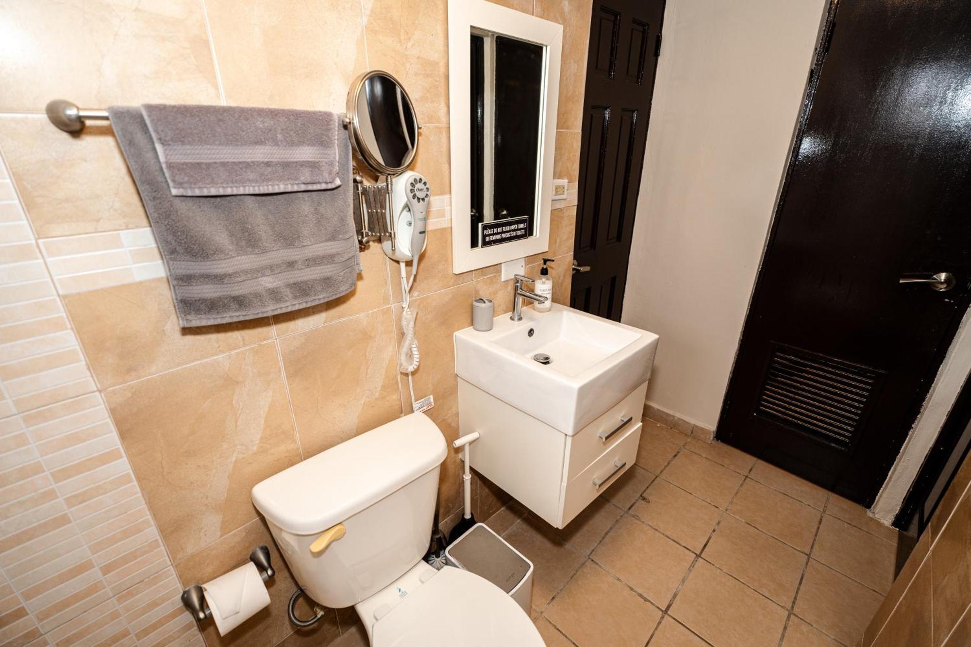 Private Jacuzzi Oasis With Mountain Views And Free Parking Lejlighed Ponce Eksteriør billede