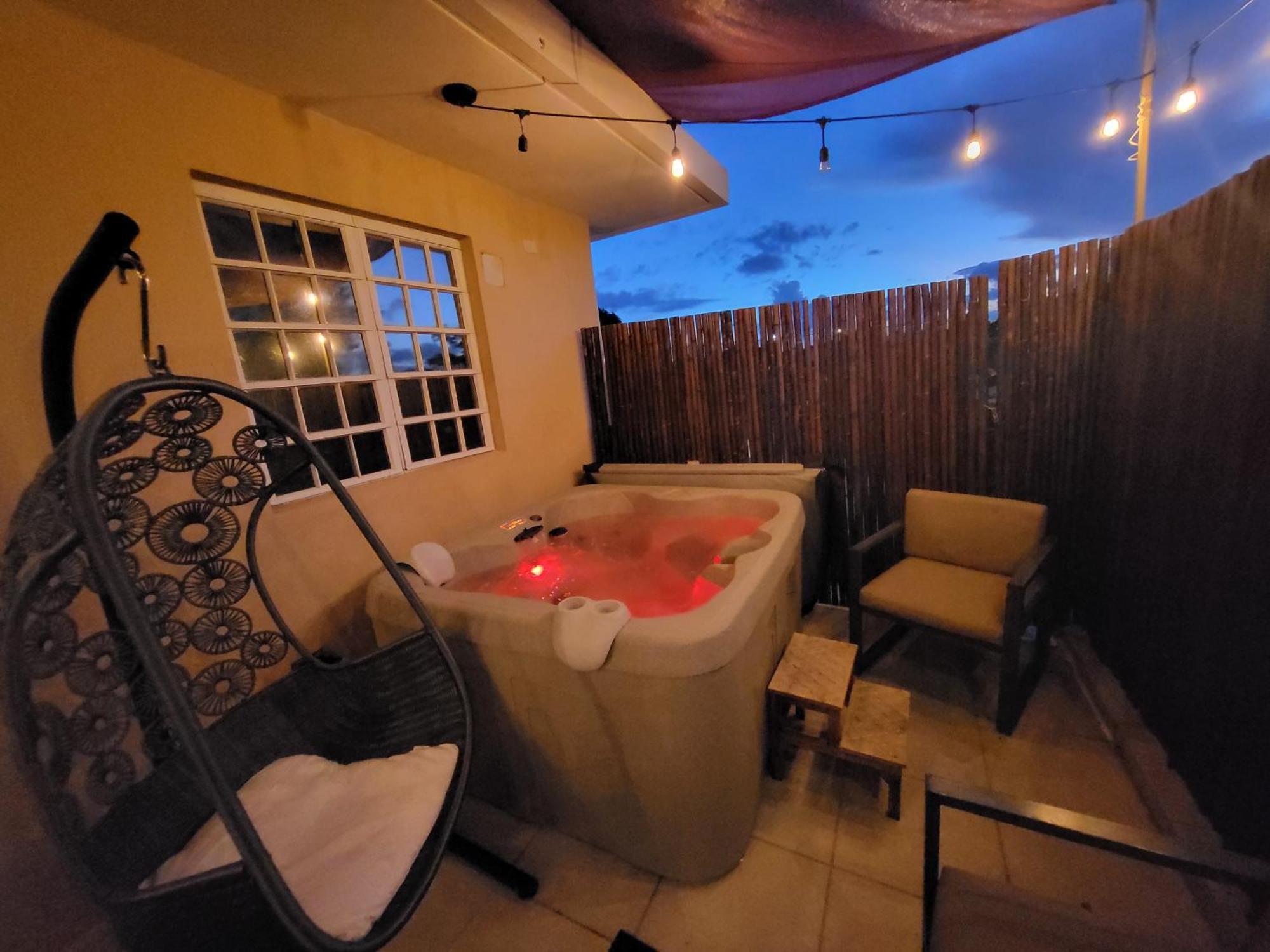 Private Jacuzzi Oasis With Mountain Views And Free Parking Lejlighed Ponce Værelse billede